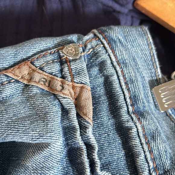 Ariat Relaxed Blue Jeans with Classic Style35/32 - Picture 6 of 6